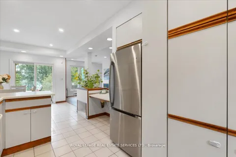 276 Lake Promenade, Toronto, ON M8W 1B3