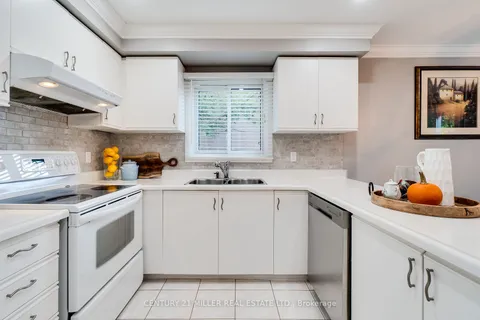 5100 Sunray Dr, Mississauga, ON L5R 2V2