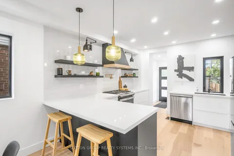 170 Prescott Ave, Toronto, ON M6N 3H1