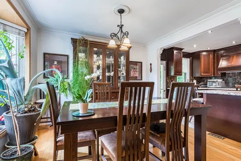 1842 Christopher Rd, Mississauga, ON L5J 2K8