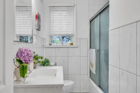 413 Bartos Dr, Oakville, ON L6K 3E5