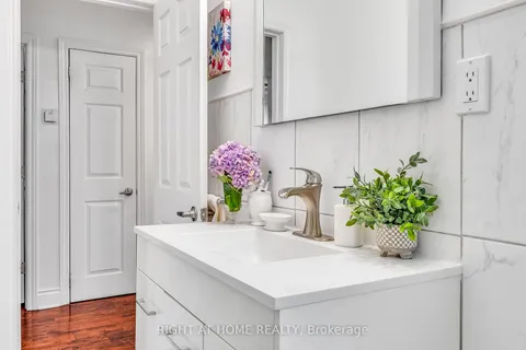 413 Bartos Dr, Oakville, ON L6K 3E5