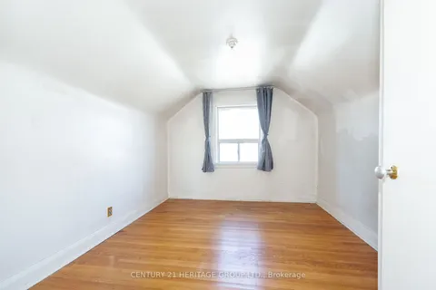 75 Winston Park Blvd, Toronto, ON M3K 1C2