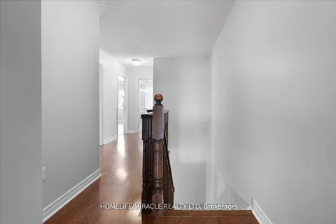455 Comiskey Cres, Mississauga, ON L5W 0C7