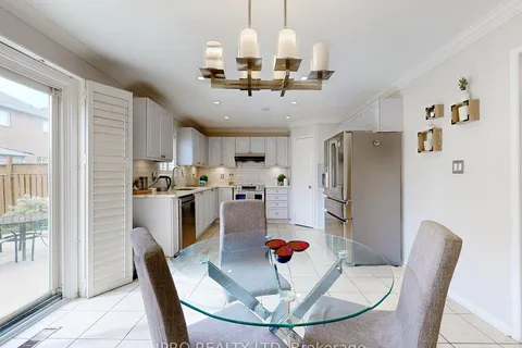 47 Sandway Dr, Brampton, ON L7A 2T8