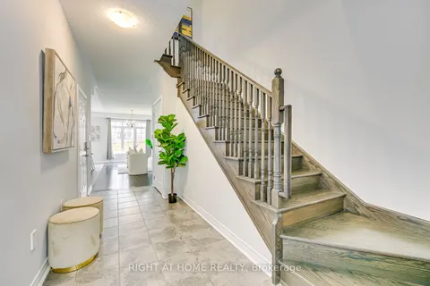 141 Marigold Gdns, Oakville, ON L6H 0Y2