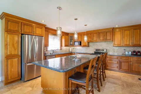 3006 Cornish Rd, Mississauga, ON L5L 4V5