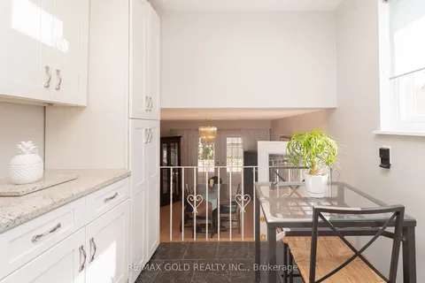 118 Earnscliffe, Brampton, ON L6T 2B5