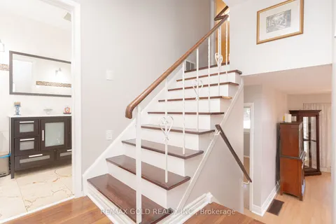 118 Earnscliffe, Brampton, ON L6T 2B5