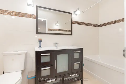 118 Earnscliffe, Brampton, ON L6T 2B5