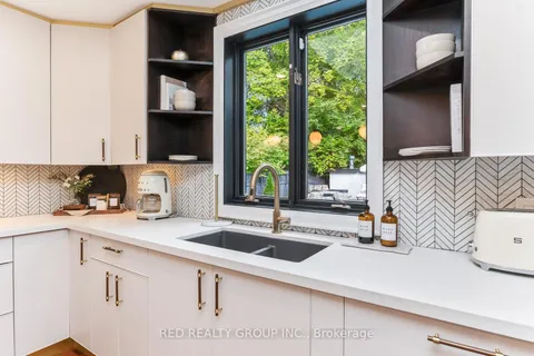 1067 Kipling Ave, Toronto, ON M9B 3M1