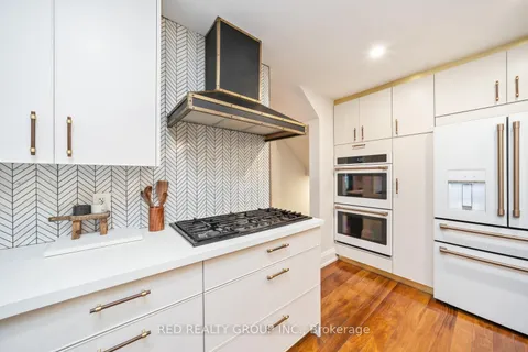 1067 Kipling Ave, Toronto, ON M9B 3M1