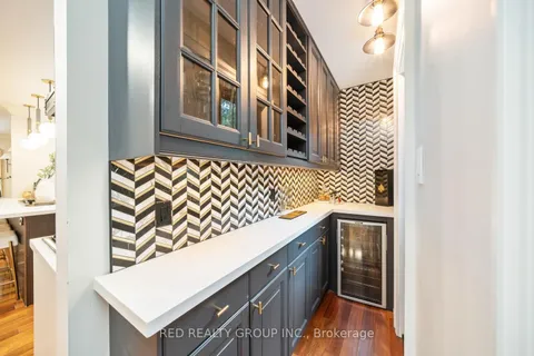 1067 Kipling Ave, Toronto, ON M9B 3M1