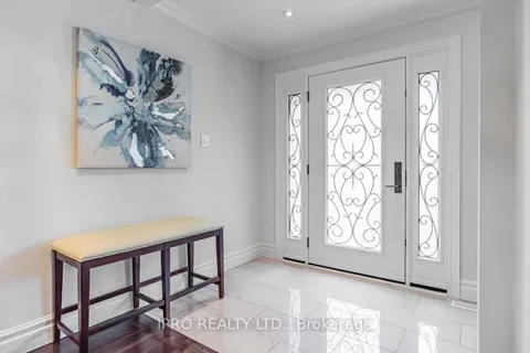 661 Eaglemount Cres, Mississauga, ON L5C 1N8