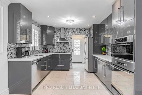 661 Eaglemount Cres, Mississauga, ON L5C 1N8