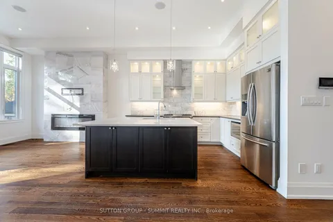 119B HILLSIDE Ave, Toronto, ON M8V 1T3