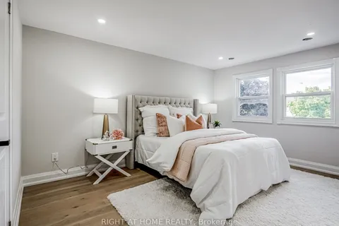 2273 Munn's Ave, Oakville, ON L6H 3M4