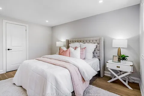 2273 Munn's Ave, Oakville, ON L6H 3M4