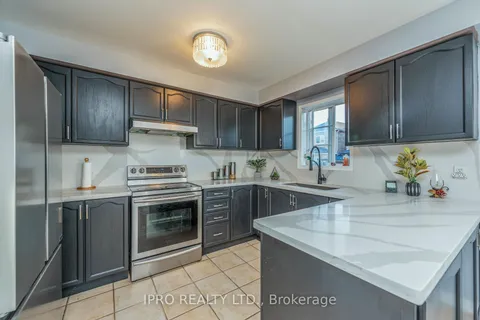 5936 Delle Donne Dr, Mississauga, ON L5M 7A3