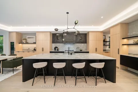 35 Botfield Ave, Toronto, ON M9B 4E2