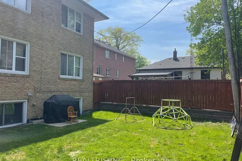 18 Muskoka Ave, Toronto, ON M8W 1H3