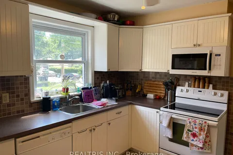 18 Muskoka Ave, Toronto, ON M8W 1H3