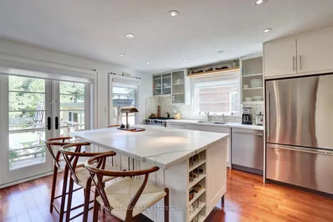 17 Cumberland Dr, Mississauga, ON L5G 3M7