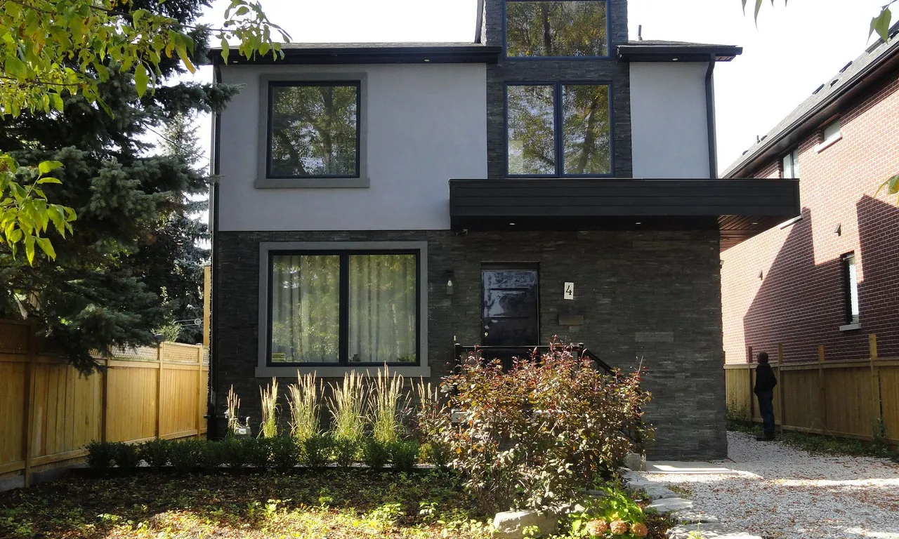 4 Treeview Dr, Toronto, ON M8W 4B9