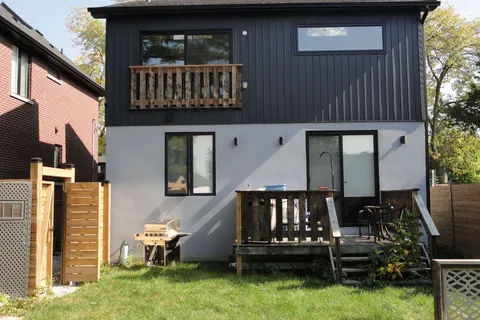 4 Treeview Dr, Toronto, ON M8W 4B9