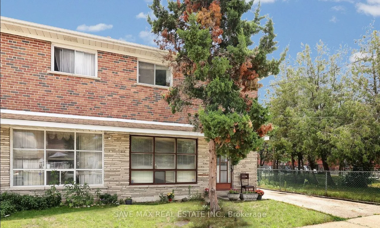 116 Elnathan Cres, Toronto, ON M9L 2G3