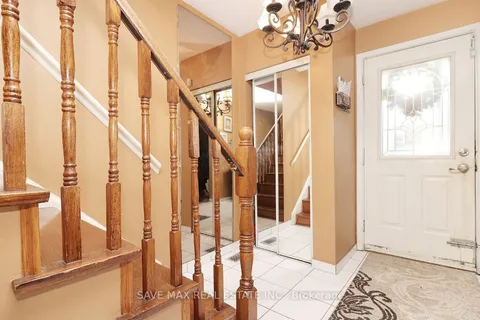 116 Elnathan Cres, Toronto, ON M9L 2G3