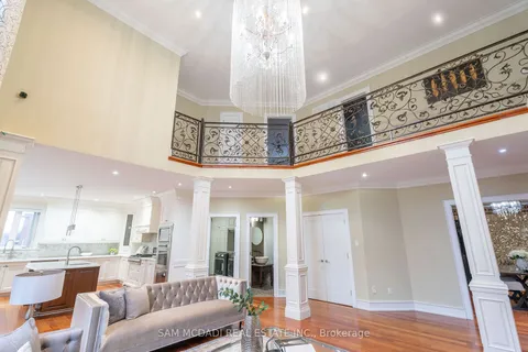 2489 Olinda Crt, Mississauga, ON L5C 4P5