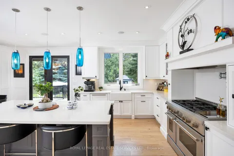 212 Pine Cove Rd, Burlington, ON L7N 1W2