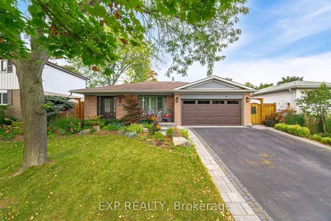 411 Sunset Dr, Oakville, ON L6L 3N3