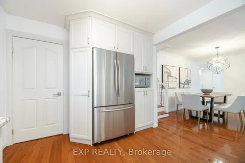 411 Sunset Dr, Oakville, ON L6L 3N3