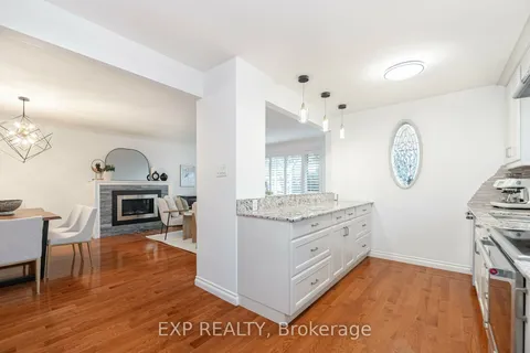 411 Sunset Dr, Oakville, ON L6L 3N3