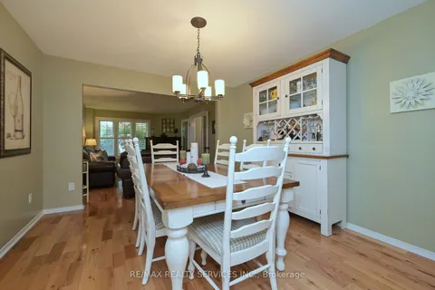 10 Livingston Dr, Caledon, ON L7C 1A7