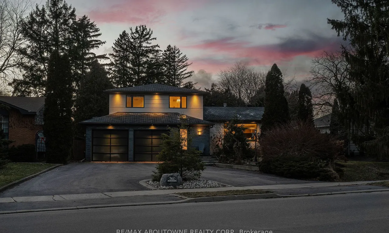 561 Rebecca St, Oakville, ON L6K 1L2