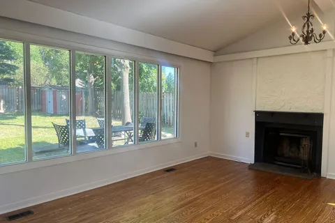 2557 Mindemoya Rd, Mississauga, ON L5C 2R1
