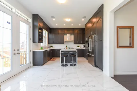 27 Goodview Dr, Brampton, ON L6R 4C3