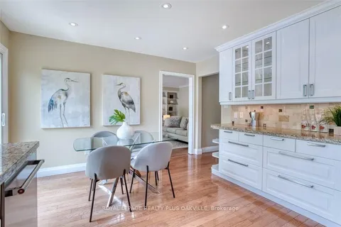 234 Spring Garden Rd, Oakville, ON L6L 5H4