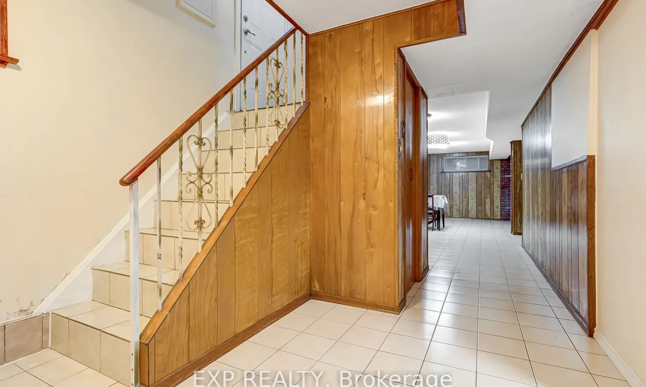 16 Heavitree Dr, Toronto, ON M3L 1K6
