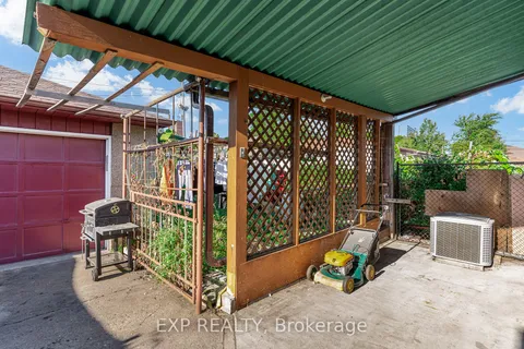 16 Heavitree Dr, Toronto, ON M3L 1K6