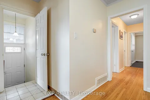 16 Heavitree Dr, Toronto, ON M3L 1K6