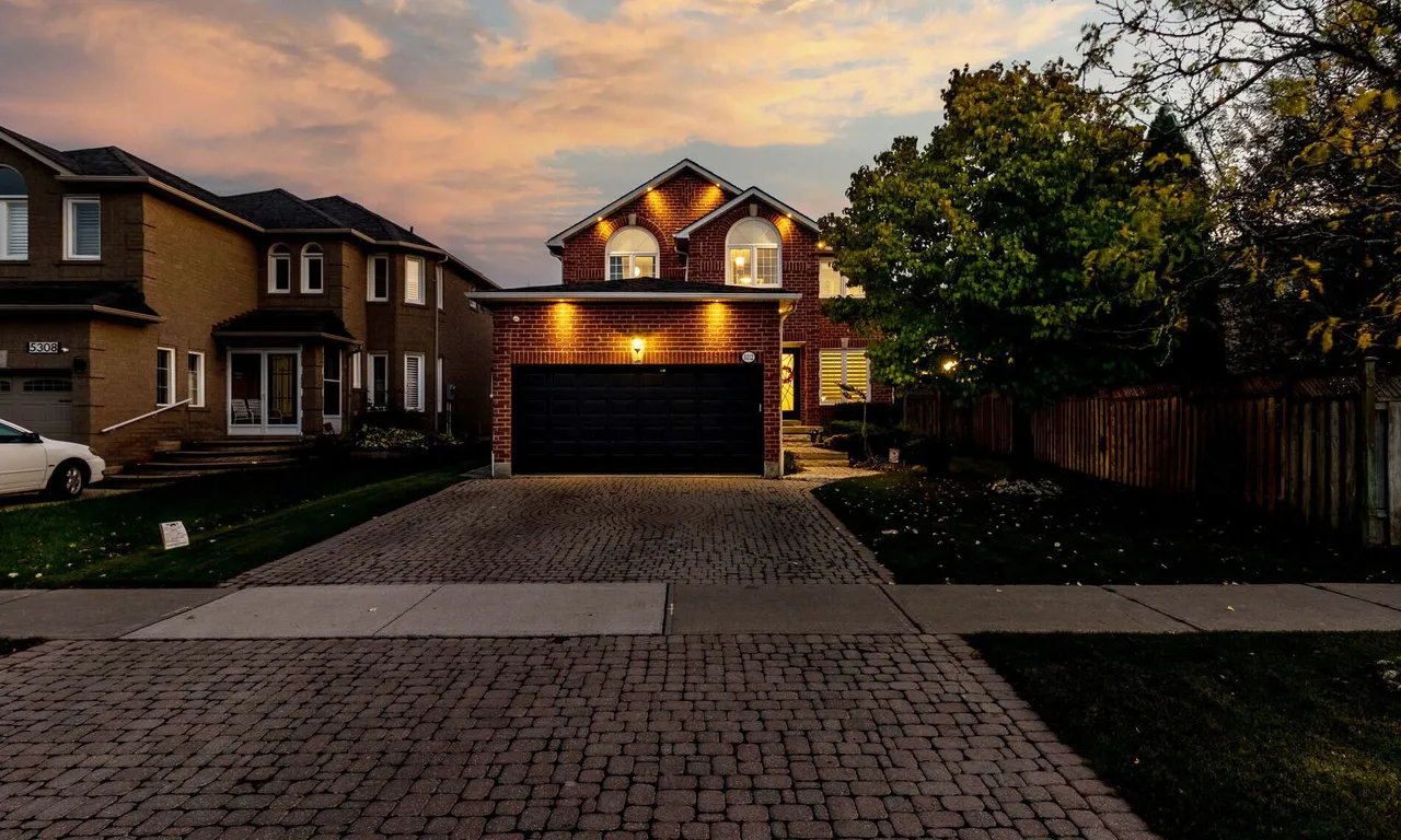 5312 Fallingbrook Dr, Mississauga, ON L5V 1P6