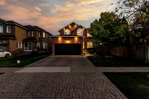 5312 Fallingbrook Dr, Mississauga, ON L5V 1P6