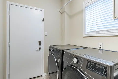 5312 Fallingbrook Dr, Mississauga, ON L5V 1P6