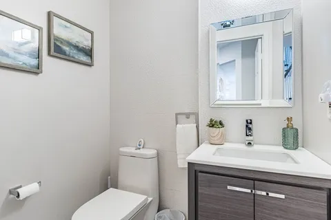 5312 Fallingbrook Dr, Mississauga, ON L5V 1P6