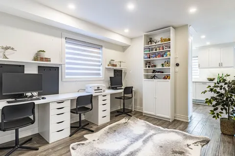 5312 Fallingbrook Dr, Mississauga, ON L5V 1P6