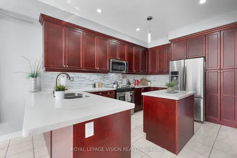 16 Torraville St, Brampton, ON L6R 0Y5